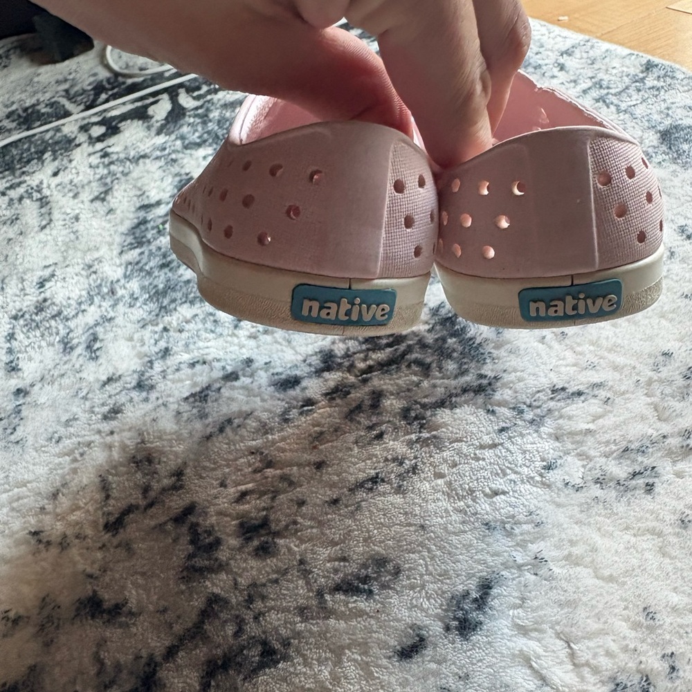 Native size C5 shoes pale pink GUC